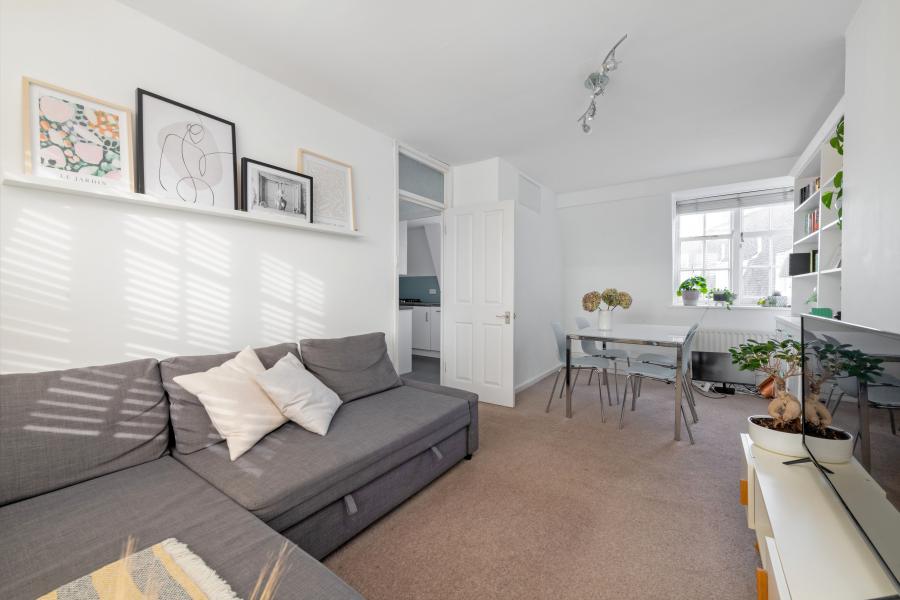 2 bedroom apartment to rent - Vicarage Crescent, London, SW11 - Property View 3