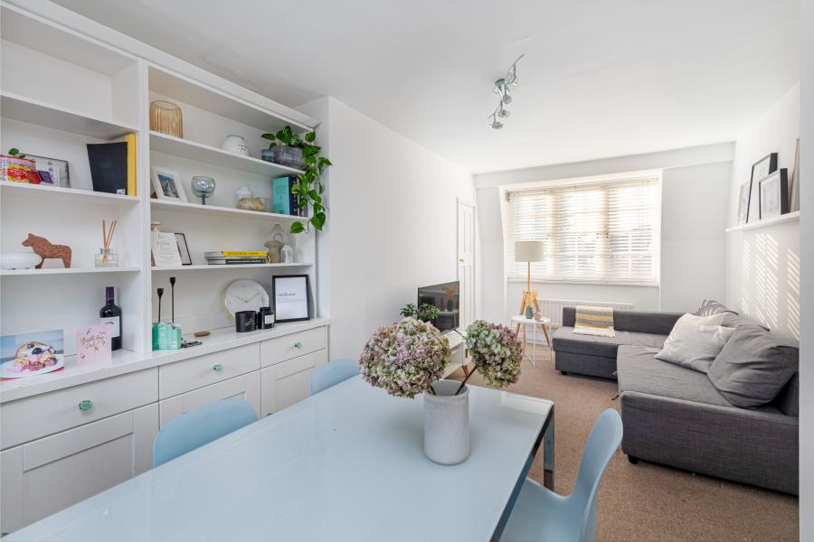 2 bedroom apartment to rent - Vicarage Crescent, London, SW11 - Property View 2