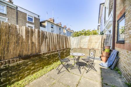 studio to rent - Cambridge Grove, London, W6 - Property View 1
