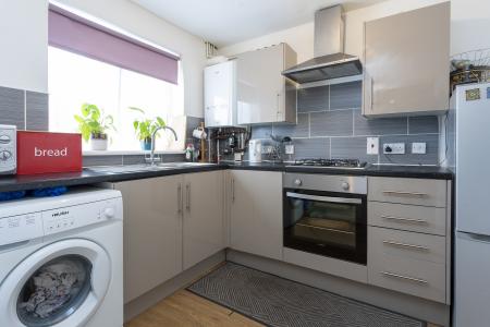 3 bedroom house to rent - Azalea Close, Ilford, IG1 - Property View 2