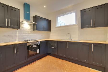 2 bedroom bungalow to rent - Pembroke Road, London, E17 - Property View 1