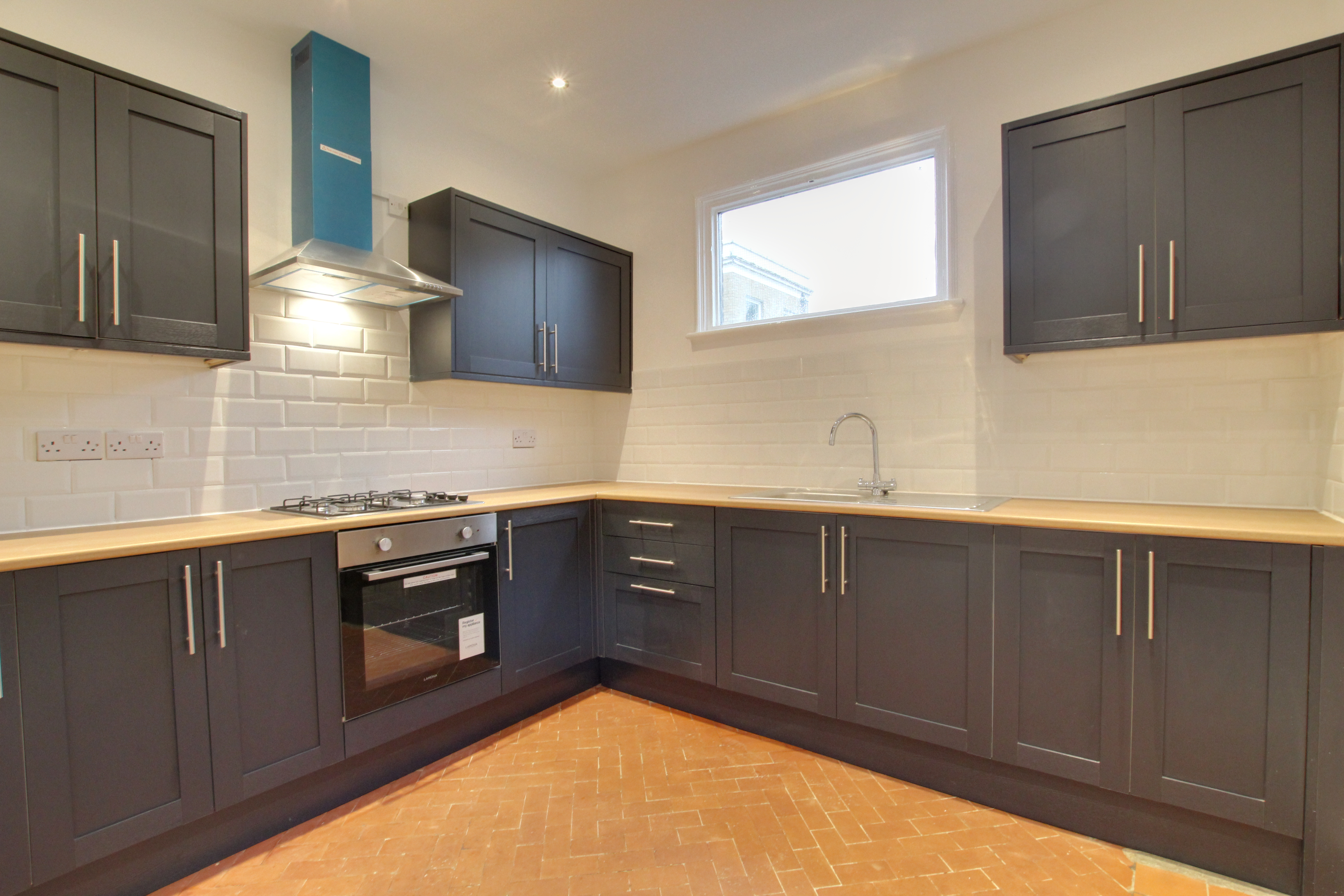 2 bedroom bungalow to rent - Pembroke Road, London, E17 - Property View 1