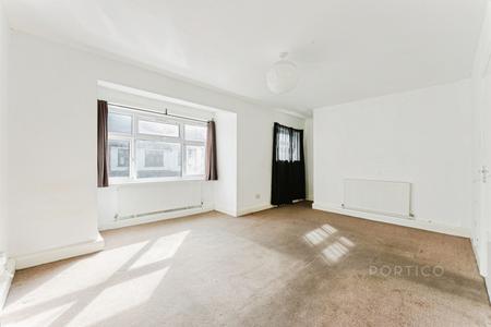 2 bedroom property to rent - Gloucester Road, London, E17 - Property View 2