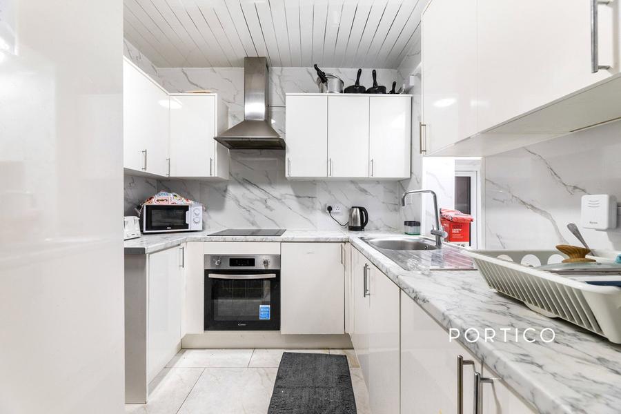 property to rent - Fulbourne Road, London, E17 - Property View 3