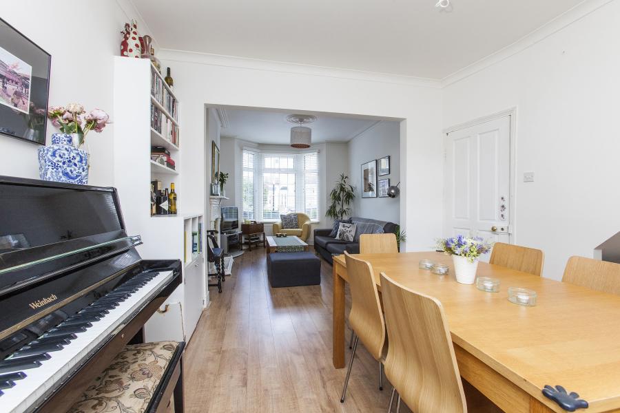 3 bedroom house to rent - Marten Road, London, E17 - Property View 3