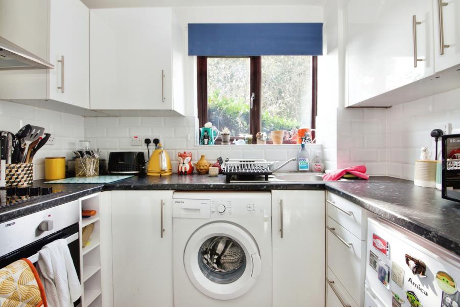 1 bedroom apartment to rent - Green Pond Close, London, E17 - Property View 3