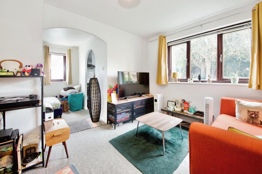 1 bedroom apartment to rent - Green Pond Close, London, E17 - Property View 2