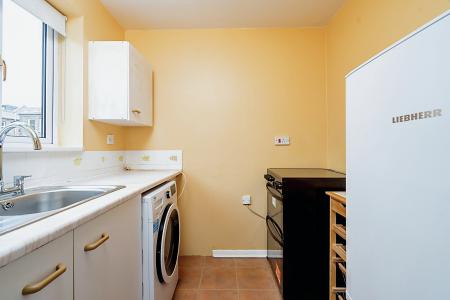 studio to rent - Liden Close, London, E17 - Property View 2
