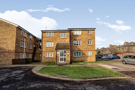 studio to rent - Liden Close, London, E17 - Property View 1