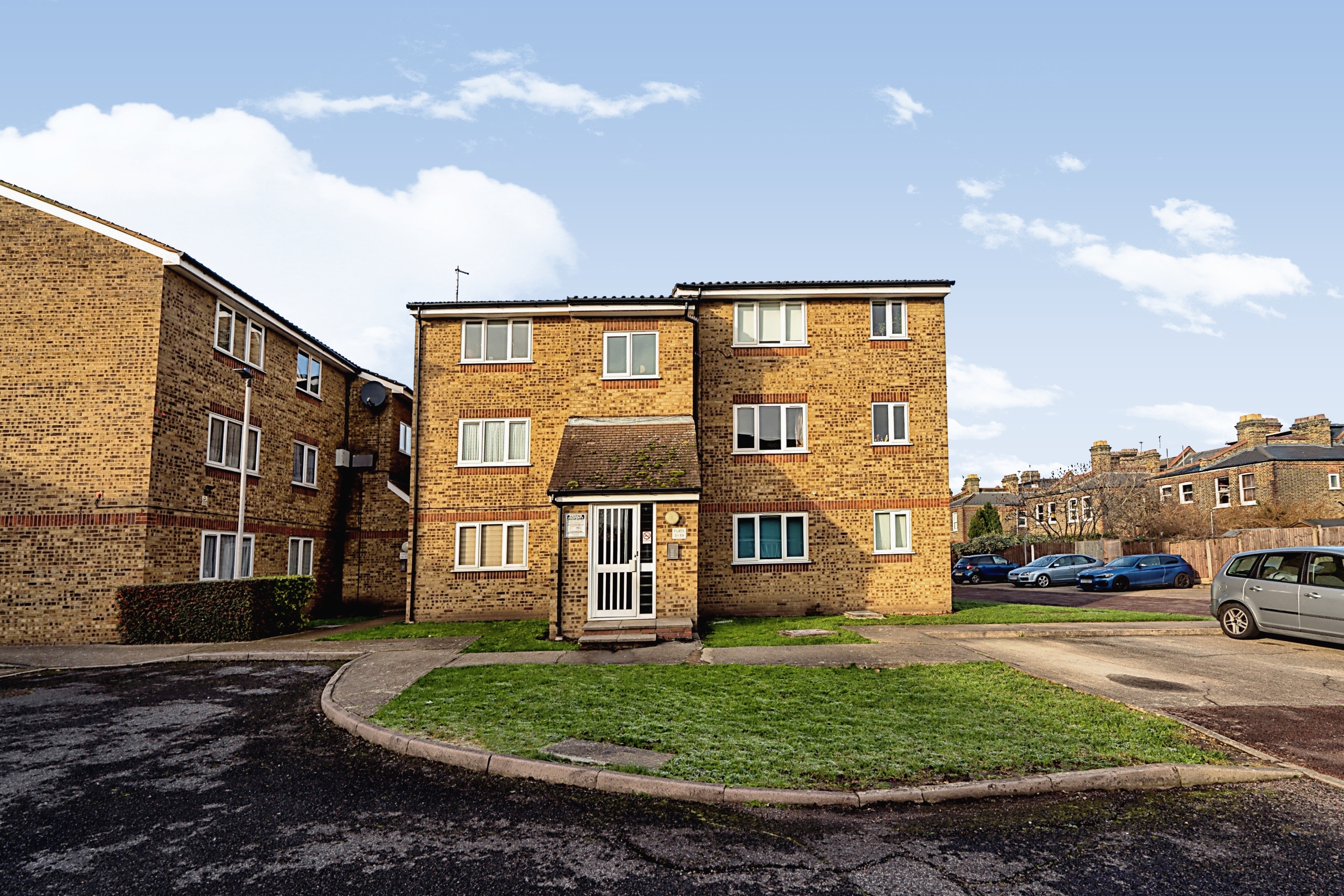 studio to rent - Liden Close, London, E17 - Property View 1