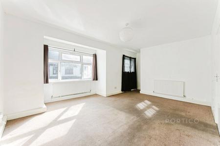 2 bedroom property to rent - Gloucester Road, London, E17 - Property View 2