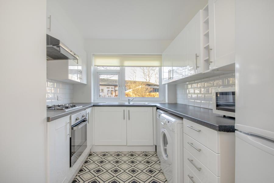 3 bedroom apartment to rent - Fitzhugh Grove, London, SW18 - Property View 3