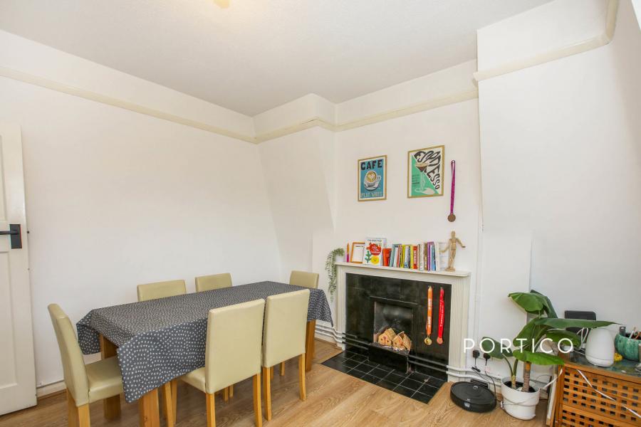 2 bedroom apartment to rent - Fairfield Drive, London, SW18 - Property View 3