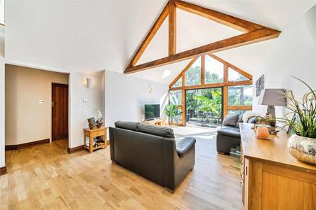 under offer middle road london 16875 - Gibbs Gillespie