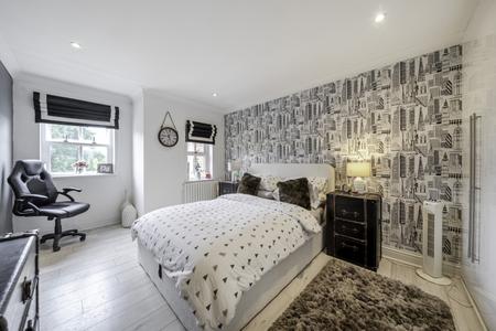 for sale laurel court london 57914 - Gibbs Gillespie
