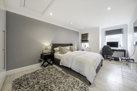 for sale laurel court london 57914 - Gibbs Gillespie