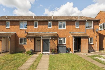 for sale tanglewood close london 73050 - Gibbs Gillespie
