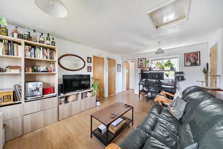 for sale ryeland close london 72356 - Gibbs Gillespie