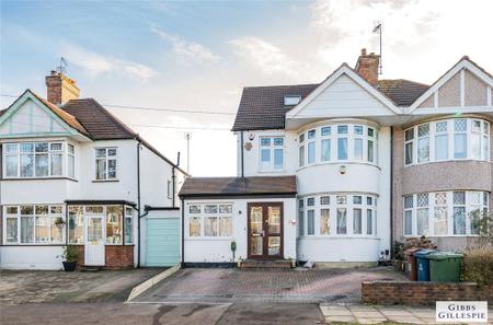 for sale moat drive london 23228 - Gibbs Gillespie