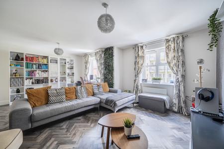 under offer josiah drive london 70062 - Gibbs Gillespie