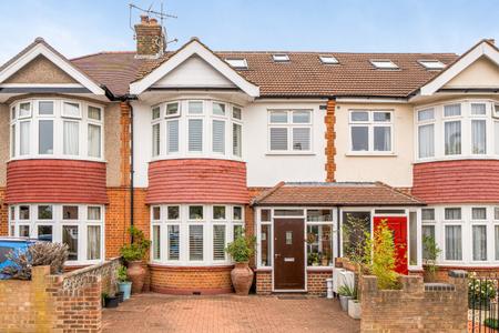 for sale balmoral gardens london 67075 - Gibbs Gillespie