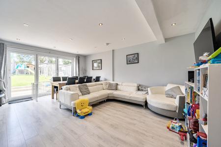 for sale penrose avenue london 72683 - Gibbs Gillespie