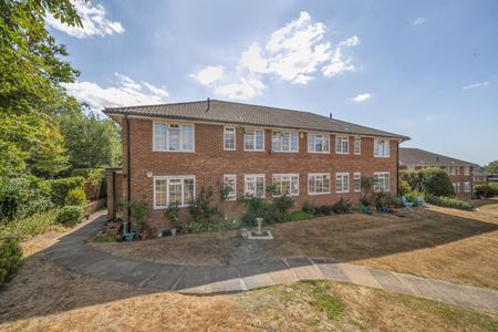 for sale wildoaks close london 67503 - Gibbs Gillespie