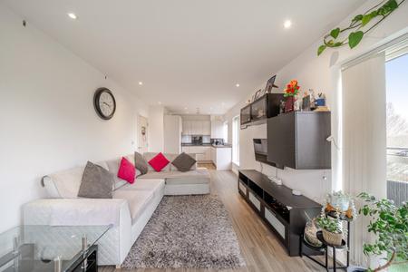 for sale oxhey drive london 67404 - Gibbs Gillespie