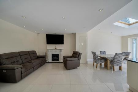 for sale raglan gardens london 57572 - Gibbs Gillespie