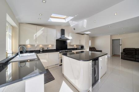 for sale raglan gardens london 57572 - Gibbs Gillespie