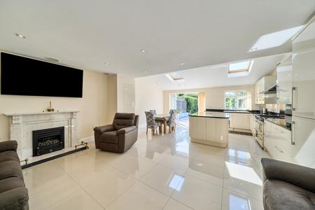 for sale raglan gardens london 57572 - Gibbs Gillespie