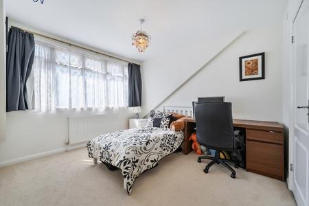 for sale brookdene avenue london 64386 - Gibbs Gillespie
