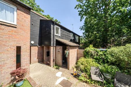 for sale mezen close london 26804 - Gibbs Gillespie