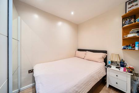 for sale park drive london 27637 - Gibbs Gillespie