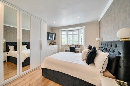 for sale park drive london 27637 - Gibbs Gillespie