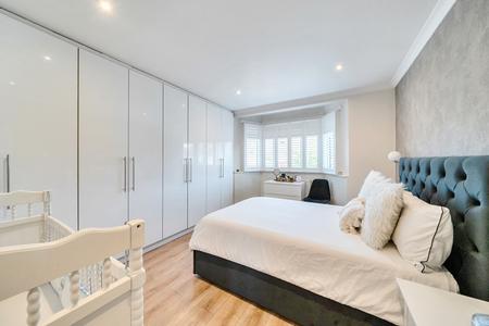 for sale park drive london 27637 - Gibbs Gillespie