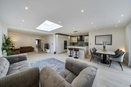 under offer eastern avenue london 63519 - Gibbs Gillespie