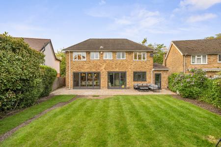 under offer wakehams hill london 29639 - Gibbs Gillespie