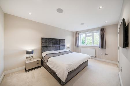 under offer wakehams hill london 29639 - Gibbs Gillespie