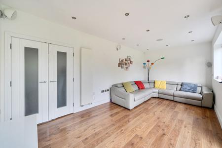 under offer wakehams hill london 29639 - Gibbs Gillespie