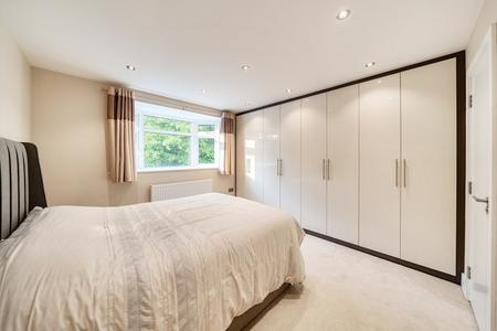 under offer wakehams hill london 29639 - Gibbs Gillespie