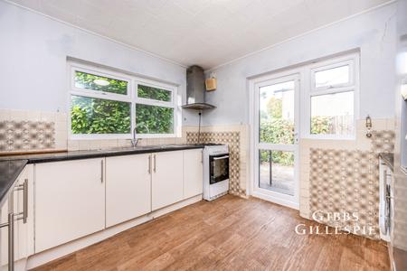 let woodford crescent london 32187 - Gibbs Gillespie