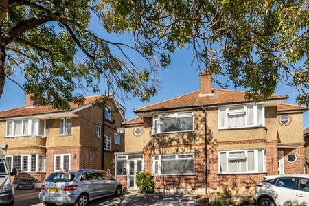 for sale winton drive london 75873 - Gibbs Gillespie