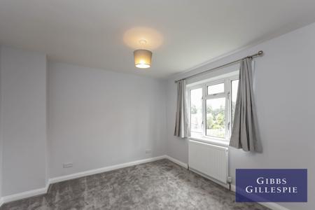 let field end road london 47499 - Gibbs Gillespie