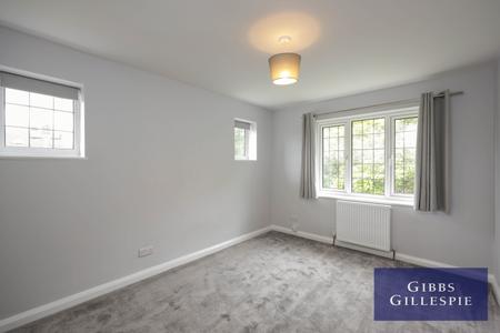 let field end road london 47499 - Gibbs Gillespie