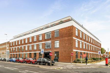 under offer field end road london 73327 - Gibbs Gillespie