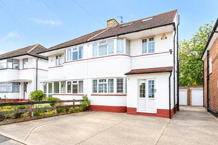 for sale cheyneys avenue london 76054 - Gibbs Gillespie