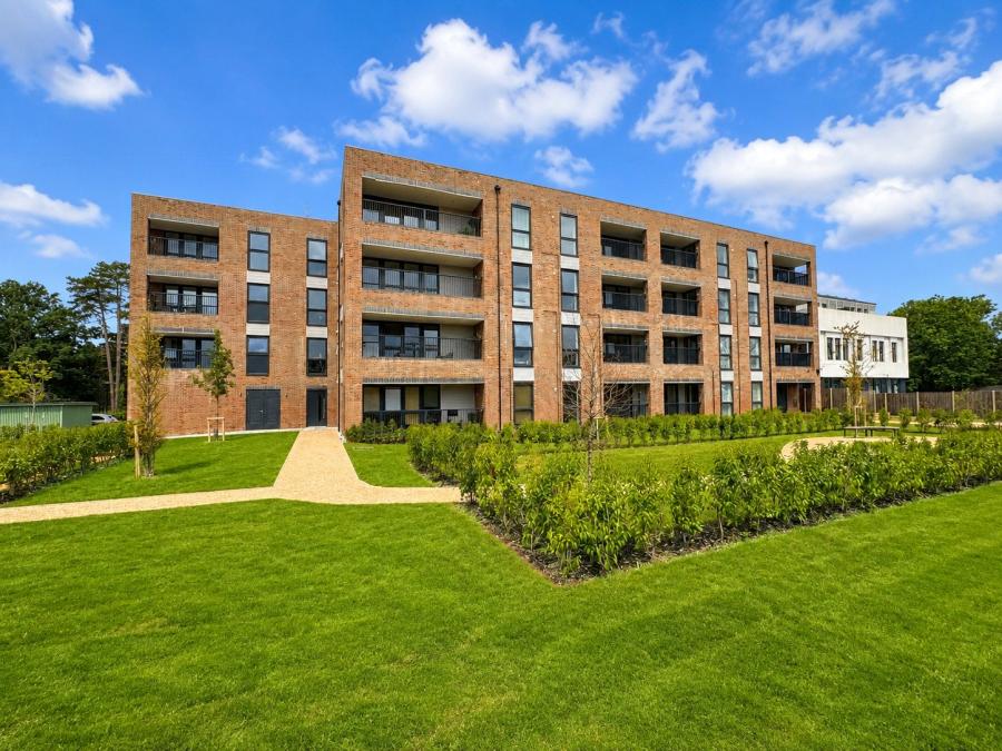 2 bedroom apartment for sale - Heathside House, 4A Littleworth Road, Esher, Surrey, KT10
