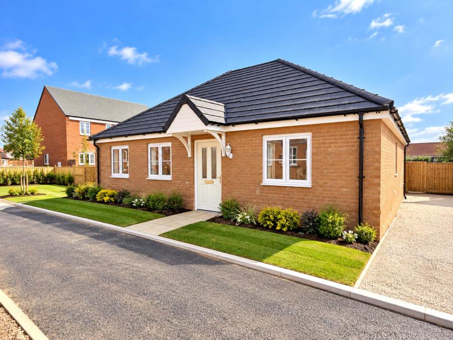 2 bedroom bungalow for sale - Kidby Place, Hadleigh, Ipswich, Suffolk, IP7