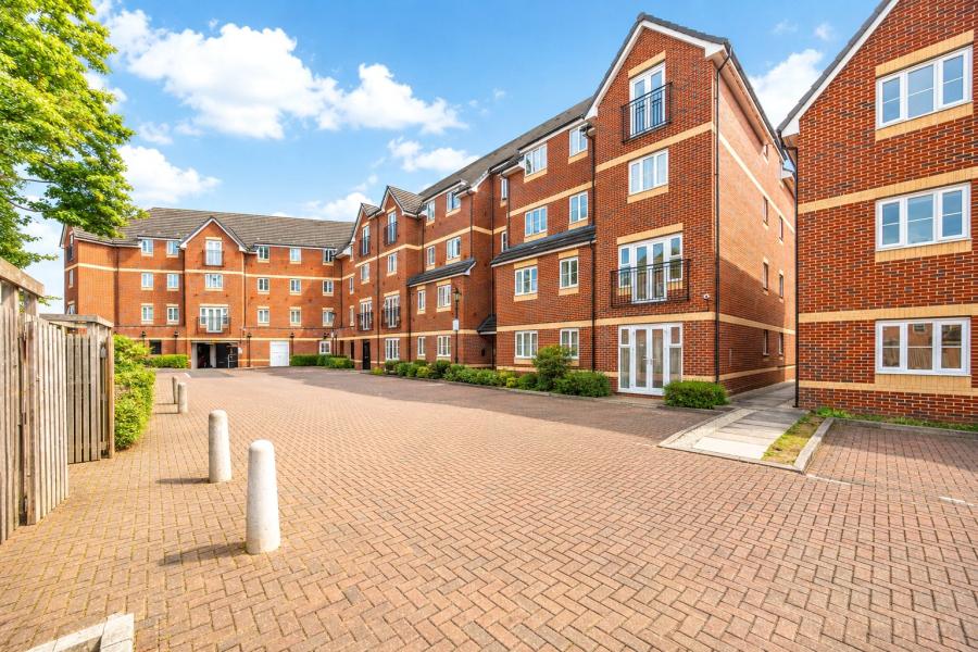 2 bedroom apartment for sale - Eaton Avenue, Slough, Berkshire, SL1